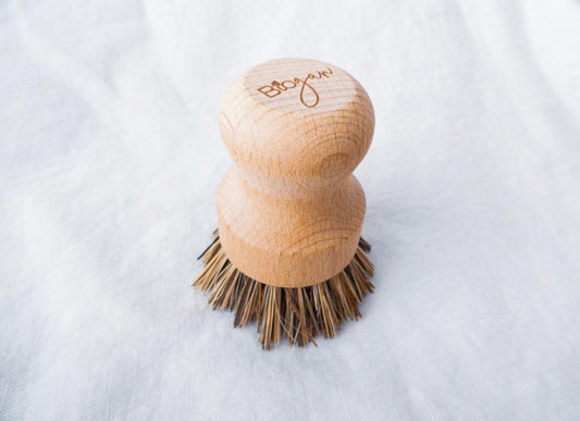 Cepillo de coco y madera